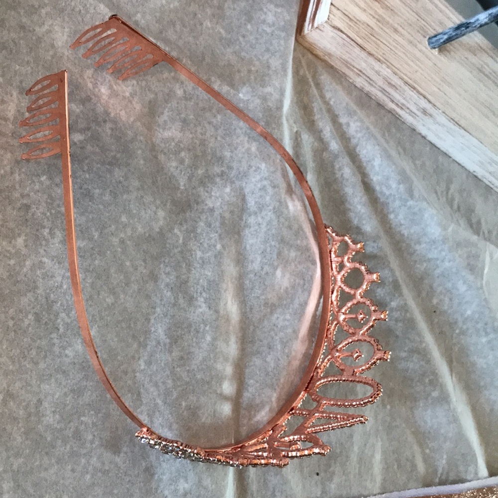 40 & fabulous Crown and sash - Picture 2 of 4